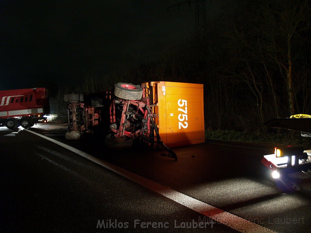 LKW umgestuerzt A 4 Rich Aachen AS Koeln Merheim P081.JPG